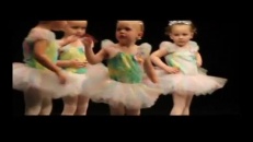 Bataille entre deux petites ballerines