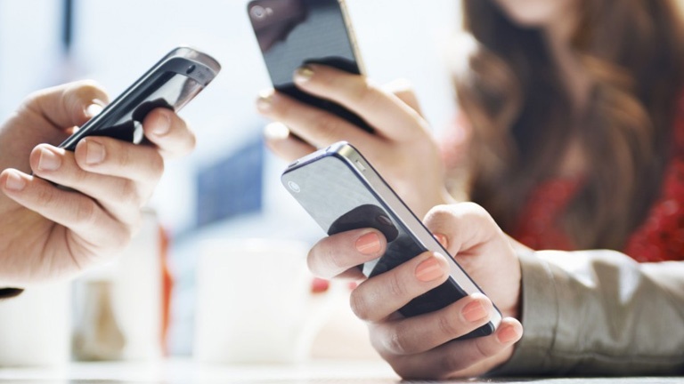 Comment gérer les appareils mobiles des employés pour éviter les problèmes