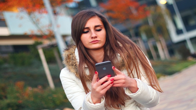 Le curseur de votre iPhone ou iPad vous frustre? Voici la solution cachée!