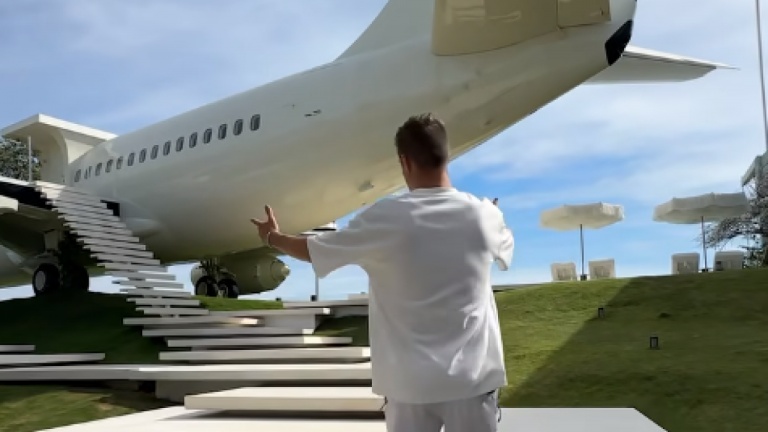 Un boeing 737 transformé en villa