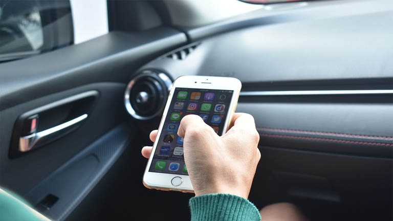 Évitez les distractions de votre iPhone au volant