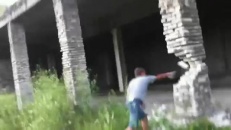Comment démolir une bâtisse en 30 secondes