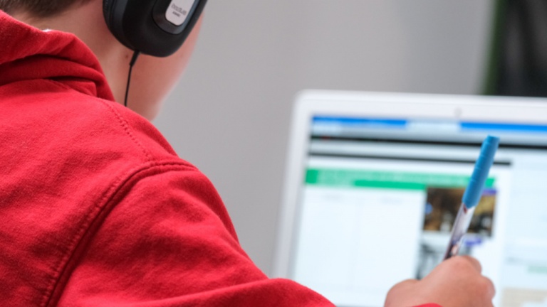 Cette app québécoise d'IA aide à faire nos devoirs d'école