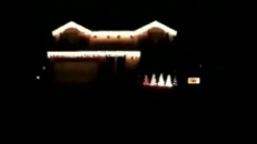 Lumières de Noël rythmées sur maisons