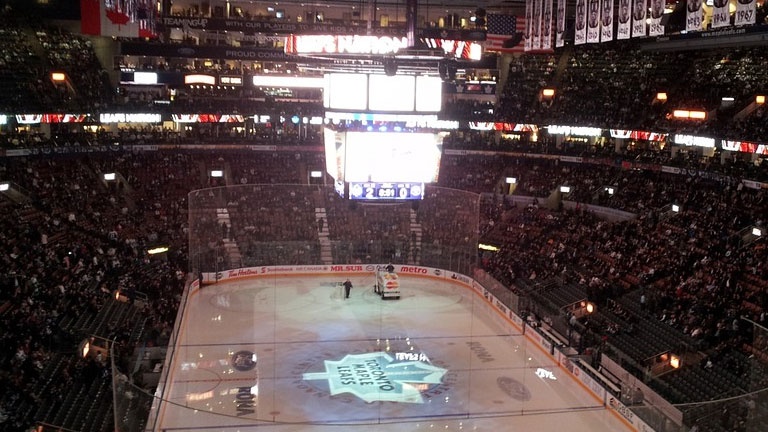 Obtenez un masque de réalité virtuelle gratuit pour regarder le hockey!