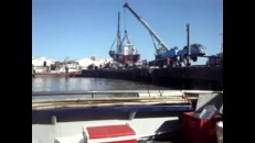 Mettre un bateau à l'eau avec une grue