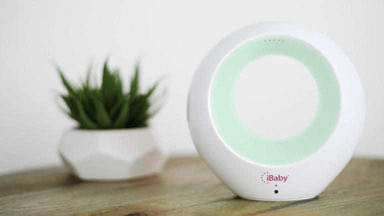 Les moniteurs qui filment votre bébé et purifient l'air! 