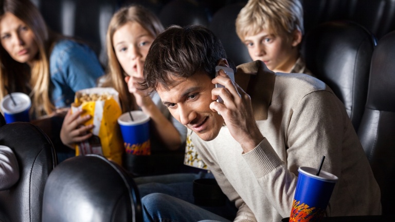 Les bonnes manières à adopter avec son téléphone cellulaire