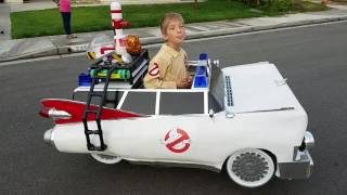 Transformer son fauteuil roulant en voiture Ghostbusters pour l'Halloween