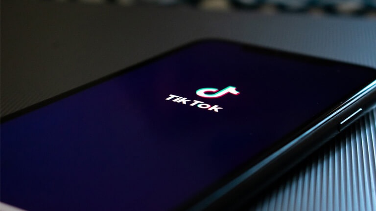 TikTok se décide finalement à instaurer un contrôle parental TikTok se décide finalement à instaurer un contrôle parental