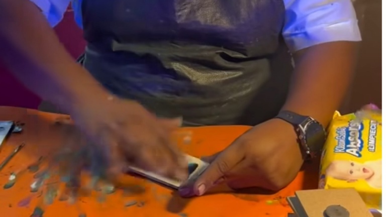 Un peintre mexicain qui crée une oeuvre magnifique en 3 min. 27 sec.