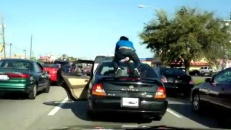 Sortir de sa voiture... pour danser!