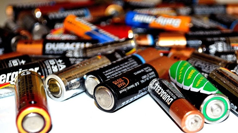 Tout savoir sur comment disposer des vieilles piles et batteries