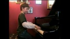 Le piano n'a plus de secret pour ce jeune prodige