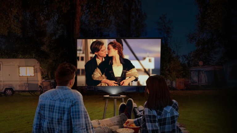 Voici le projecteur idéal pour les sorties en plein air et en camping