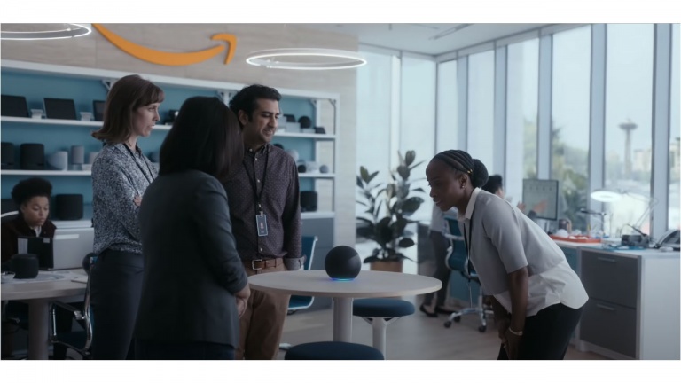 Amazon transforme Alexa en l’homme le plus sexy au monde pour sa pub du Super Bowl