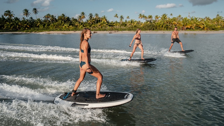 Une planche de surf électrique à faire rêver les amateurs de sports nautiques