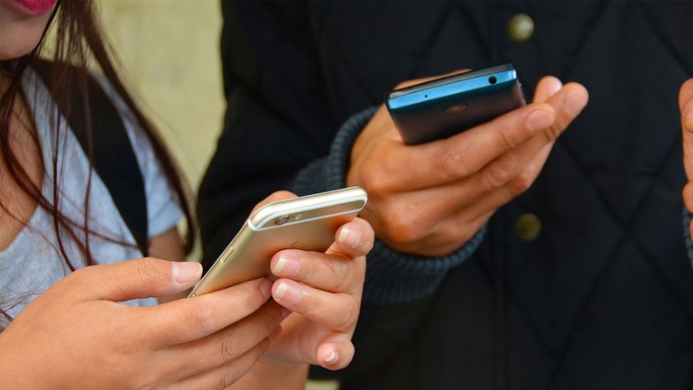 Contrôlez votre téléphone avec votre voix sans application ni gadget Contrôlez votre téléphone avec votre voix sans application ni gadget