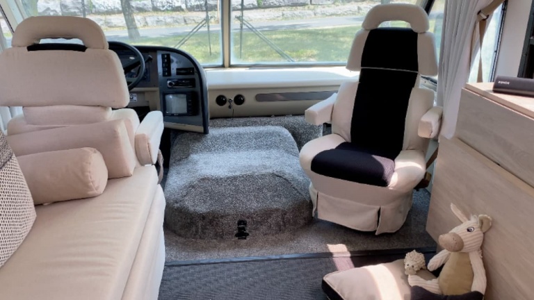 Comment changer le tapis et recouvrir le cache-moteur d’un VR