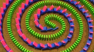D'incroyables parcours de dominos