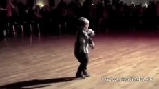 Un jeune danseur prometteur!