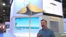 Ce parasol suit le soleil pour vous offrir continuellement de l'ombre