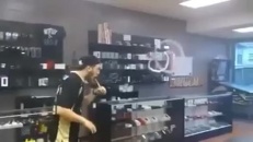 C'est lui le pro des ronds de fumée!