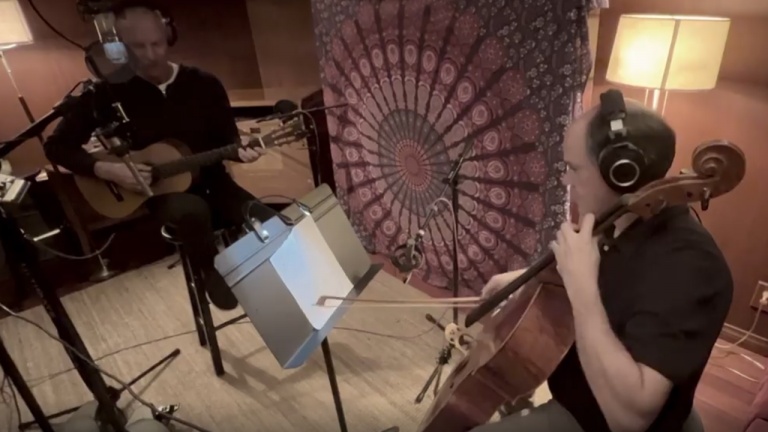 Sting interprète sa chanson Russians sur Instagram alors que la guerre continue