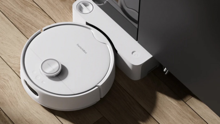 Cet aspirateur robot aspire et lave nos planchers sans avoir à lever le petit doigt