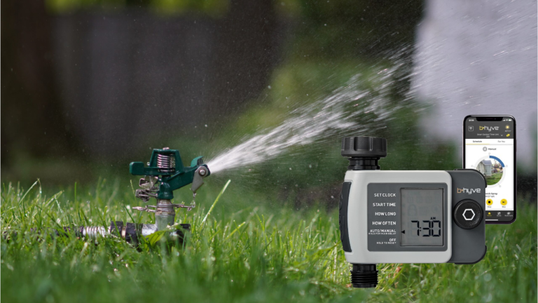 Comment avoir un système d’arrosage intelligent pour arroser nos plantes et nos fleurs quand on est absent