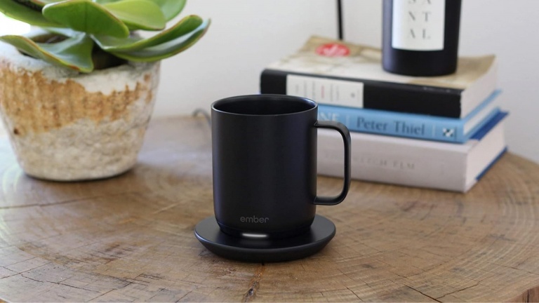 Une tasse chauffante qui garde le café à la bonne température Une tasse chauffante qui garde le café à la bonne température