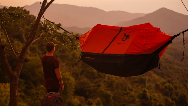 La tente hyper versatile qui se transforme aussi en hamac