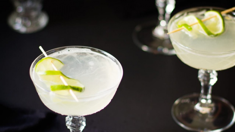 Le Gimlet classique: un cocktail qui se marie bien avec une panoplie de gins 
