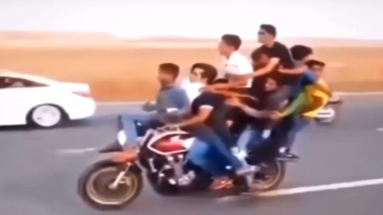 Ingéniosité et Humour sur les Routes de l'Inde 