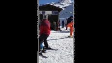 Enlever ses skis avec style... ça coûte cher!