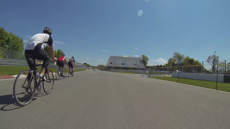 Faire du vélo sur le circuit de Formule 1 Gilles Villeneuve