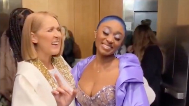 Céline Dion chante dans les coulisses des Grammys
