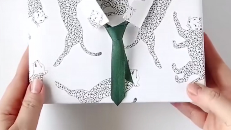 Tutoriel d’emballage cadeau en collet de chemise avec cravate!